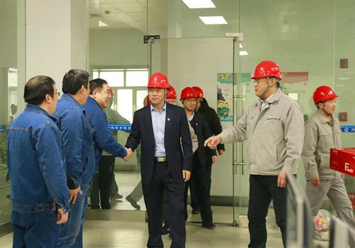 建投能源黨委書記、總經(jīng)理徐貴林一行到邢臺熱電進(jìn)行節(jié)日慰問