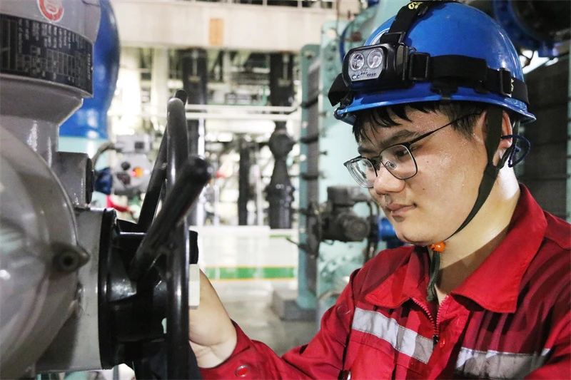 迎峰度夏|國(guó)泰、沙河公司戰(zhàn)高溫“硬核”保電